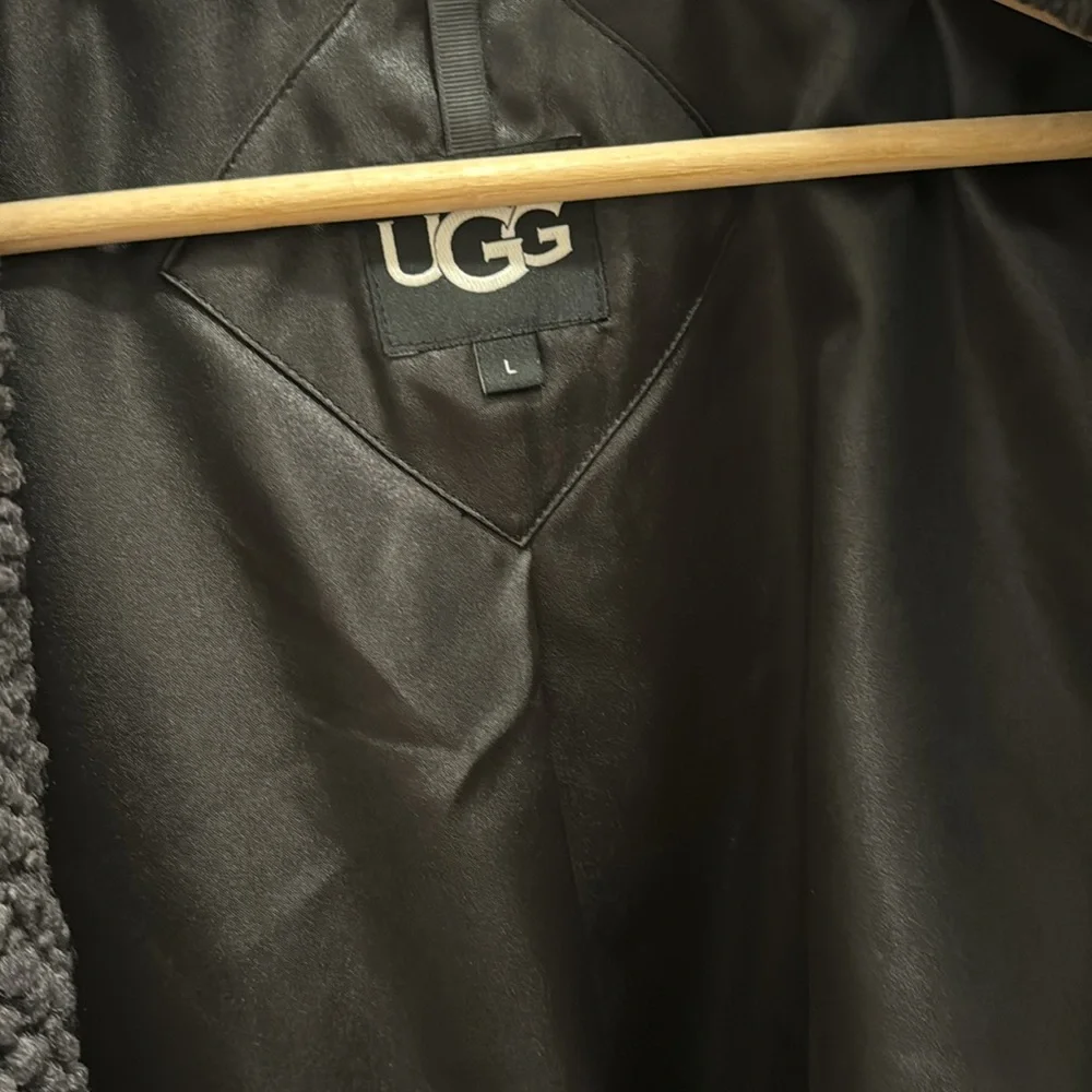 UGG Black Sherpa Jacket - Picture 4 of 4